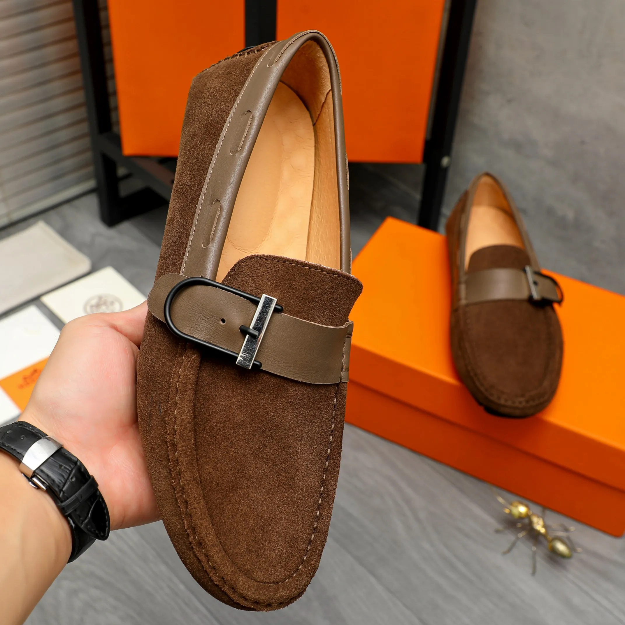 P380 Product trademark: HERMES "Hermes" casual slip-on men's shoes Regular size: 38-44 Product material: Selected frosted cowhide upper, pigskin lining, rubber outsole